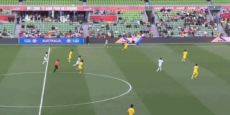 太强！杨希首次代表国足2场抢断11次：单挑完胜法甲球星！