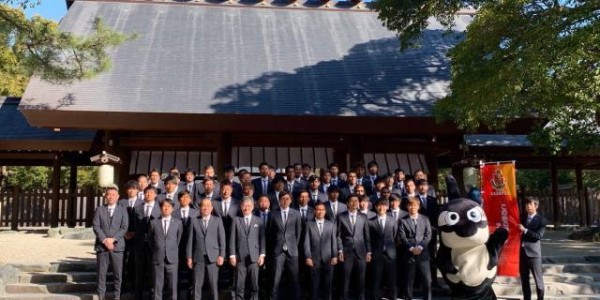 星空体育官网-联赛开幕前搞点仪式感?中超队爬山 日本球队拜神