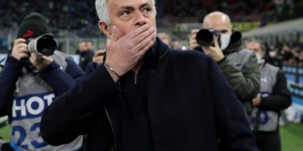 星空体育下载-穆里尼奥重回梅阿查：赢了鲜花，输了颜面