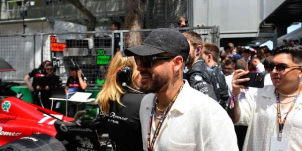 星空体育下载-法媒：内马尔现身F1赛场 此举被巴黎视为挑衅