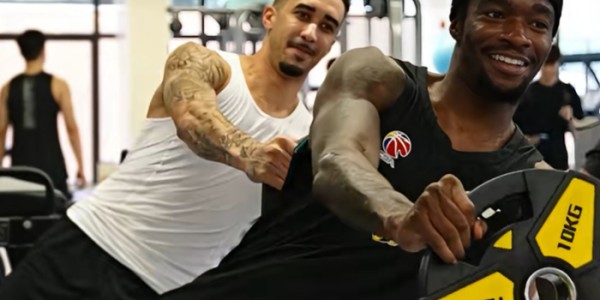 星空体育-广东训练更新！徐杰欺负阿旺，崔永熙麦考尔大汗，奎因萨姆纳搞怪|力量训练|杜润旺|力量|国家队|复出_新浪体育_新浪新闻