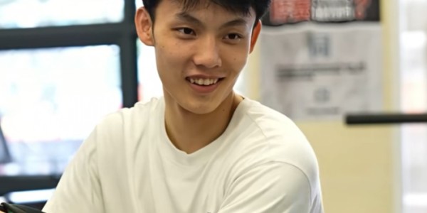 星空体育-广东训练更新！徐杰欺负阿旺，崔永熙麦考尔大汗，奎因萨姆纳搞怪|力量训练|杜润旺|力量|国家队|复出_新浪体育_新浪新闻