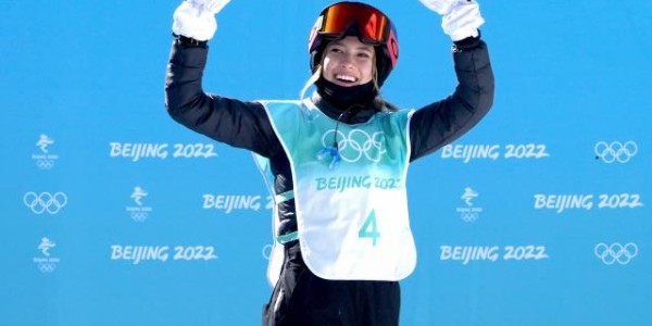 星空体育-谷爱凌大跳台首秀惊险晋级 杨硕瑞带伤出战留遗憾